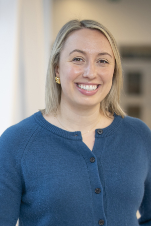 headshot of alicia kilfoy smiling at the camera